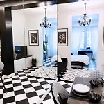 Black And White Apartment In Milan Downtown With Ac, Wifi And Subway M1 M2 Airoport Connected, Central Station