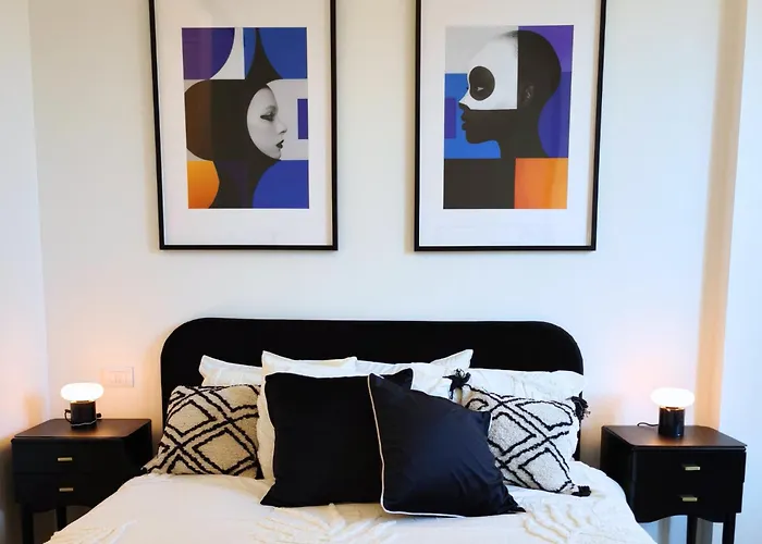 Black And White Apartment In Milan Downtown With Ac, Wifi And Subway M1 M2 Airoport Connected, Central Station