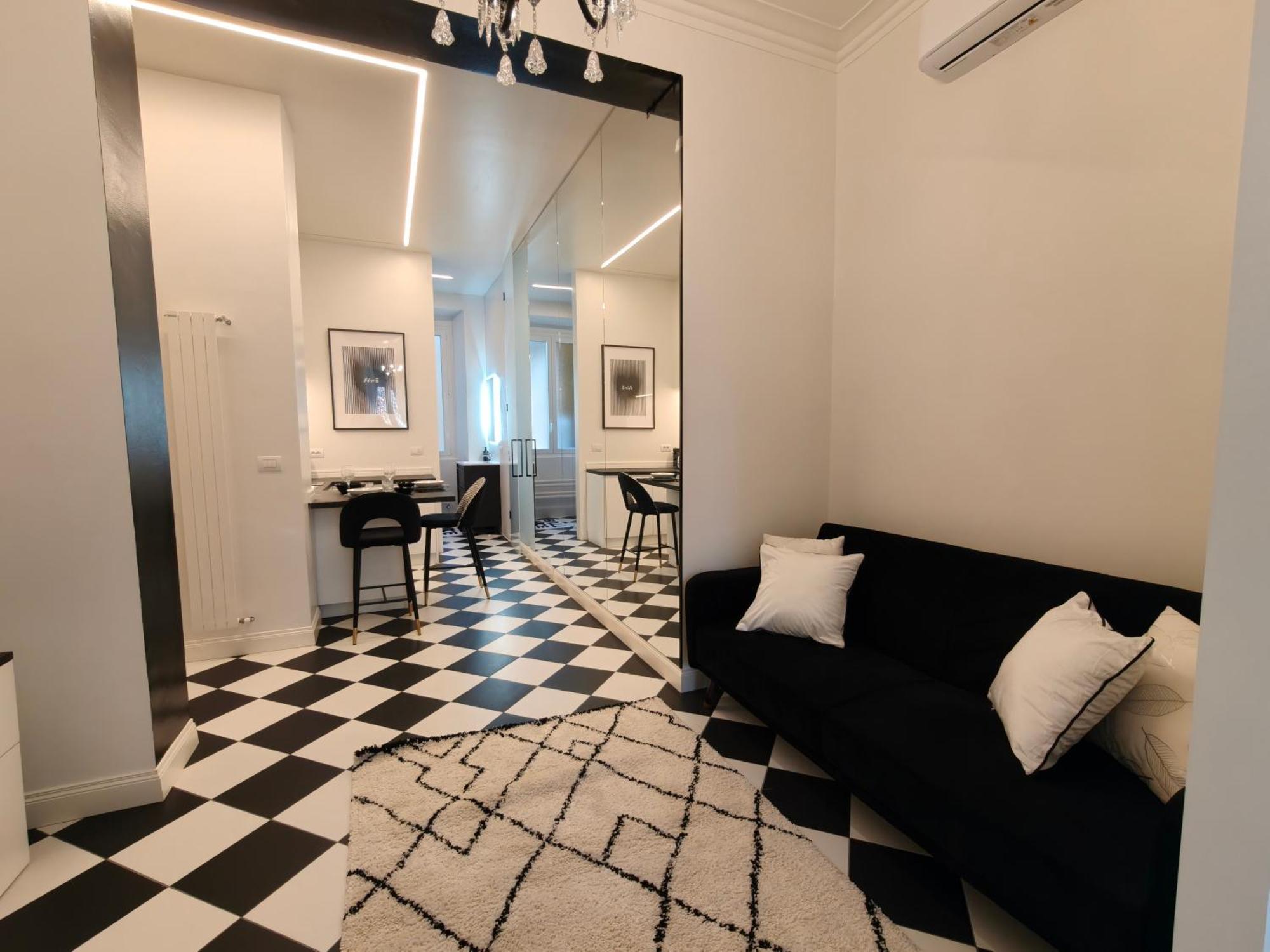 Black And White In Downtown With Ac, Wifi And Subway M1 M2 Airoport Connected, Station Milan