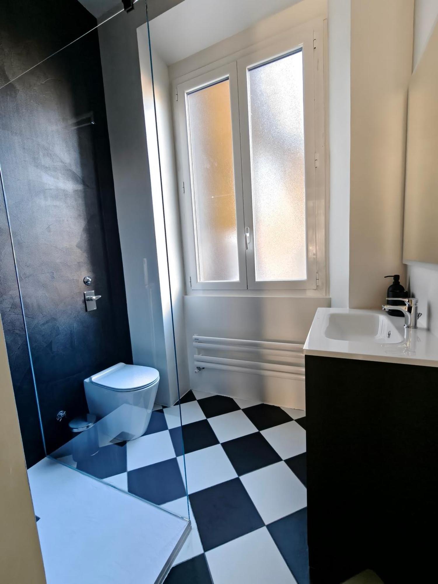 Black And White In Downtown With Ac, Wifi And Subway M1 M2 Airoport Connected, Station * Milan