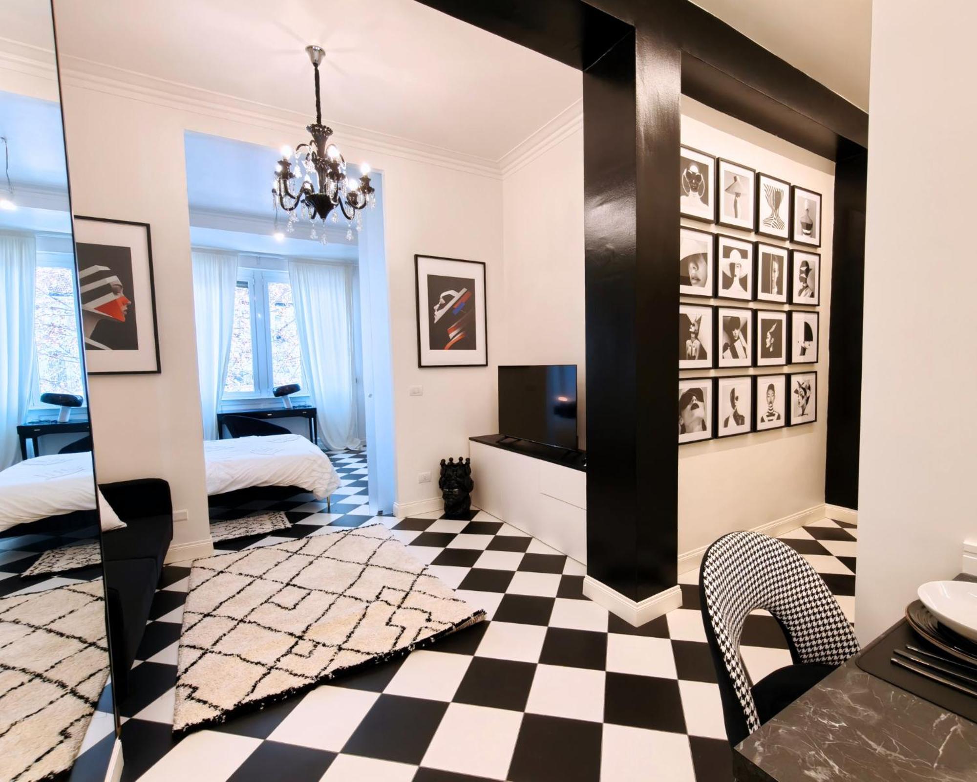 Black And White In Downtown With Ac, Wifi And Subway M1 M2 Airoport Connected, Station *