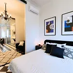 Black And White Apartment In Milan Downtown With Ac, Wifi And Subway M1 M2 Airoport Connected, Central Station