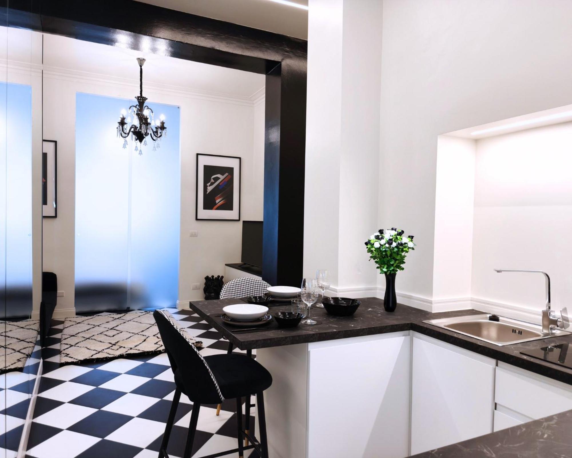 Black And White In Downtown With Ac, Wifi And Subway M1 M2 Airoport Connected, Station *